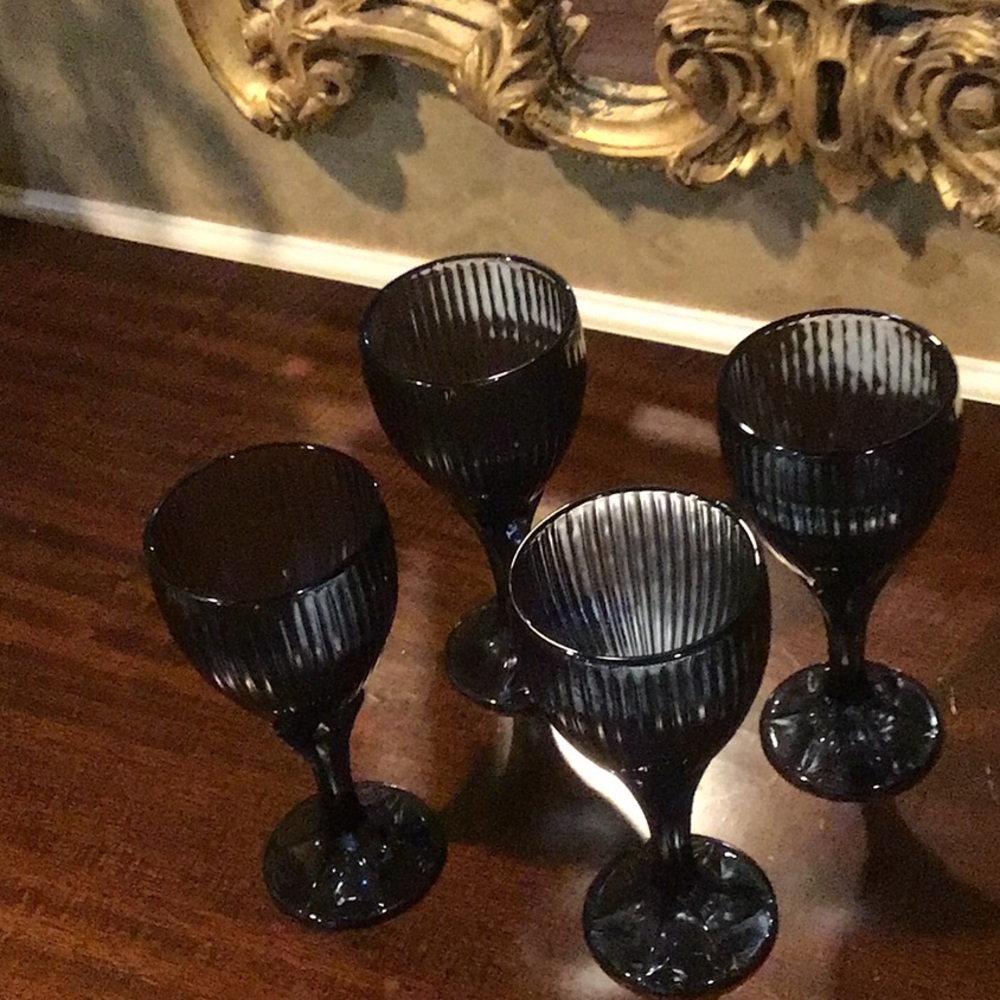Set of 4 Vintage Fostoria Monet midnight Blue wine glasses.